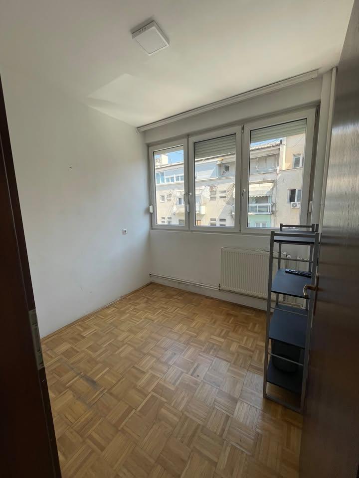 Zyre-qender-60m2--banesa-me-qira