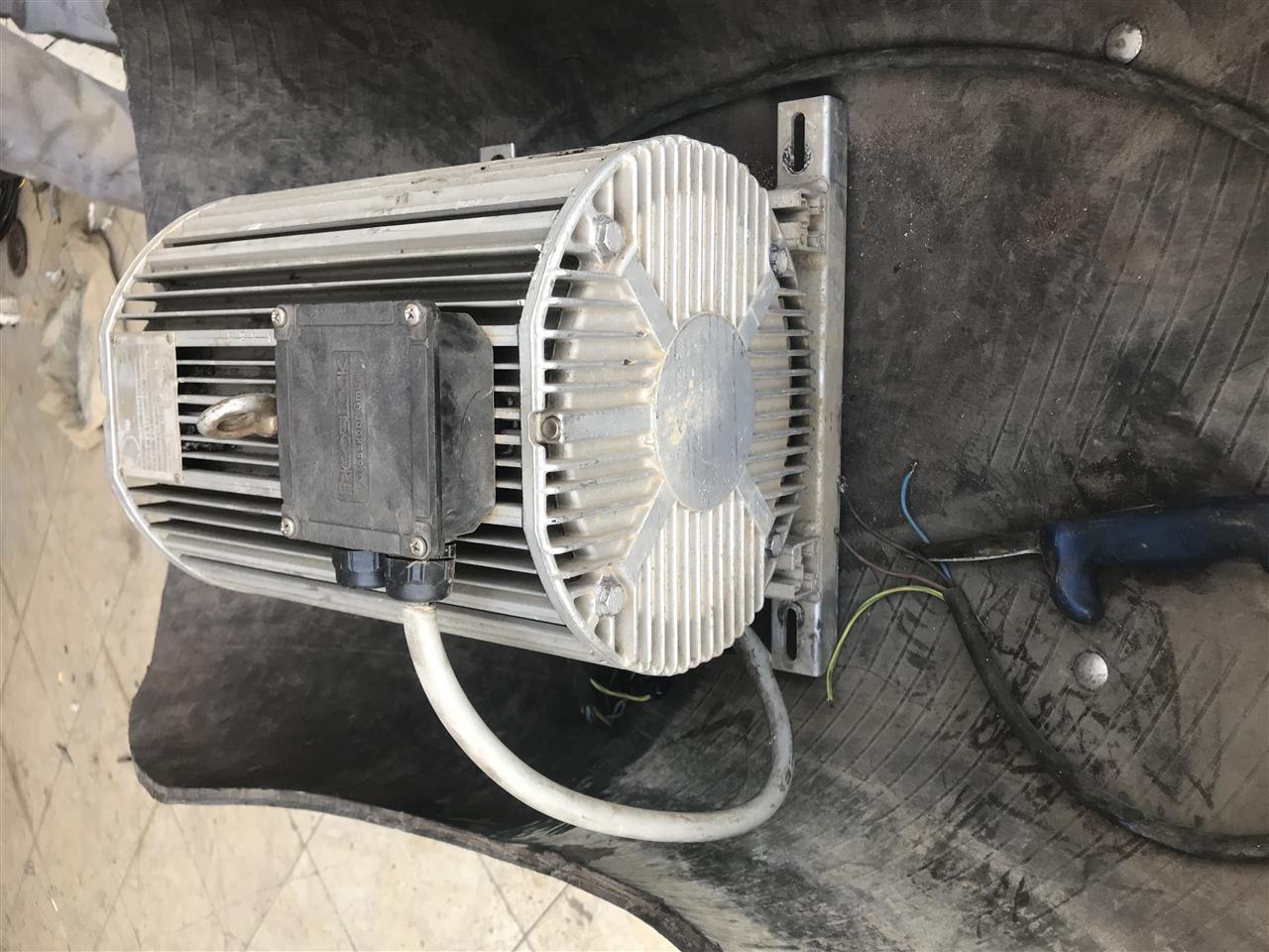 Elektro-motor