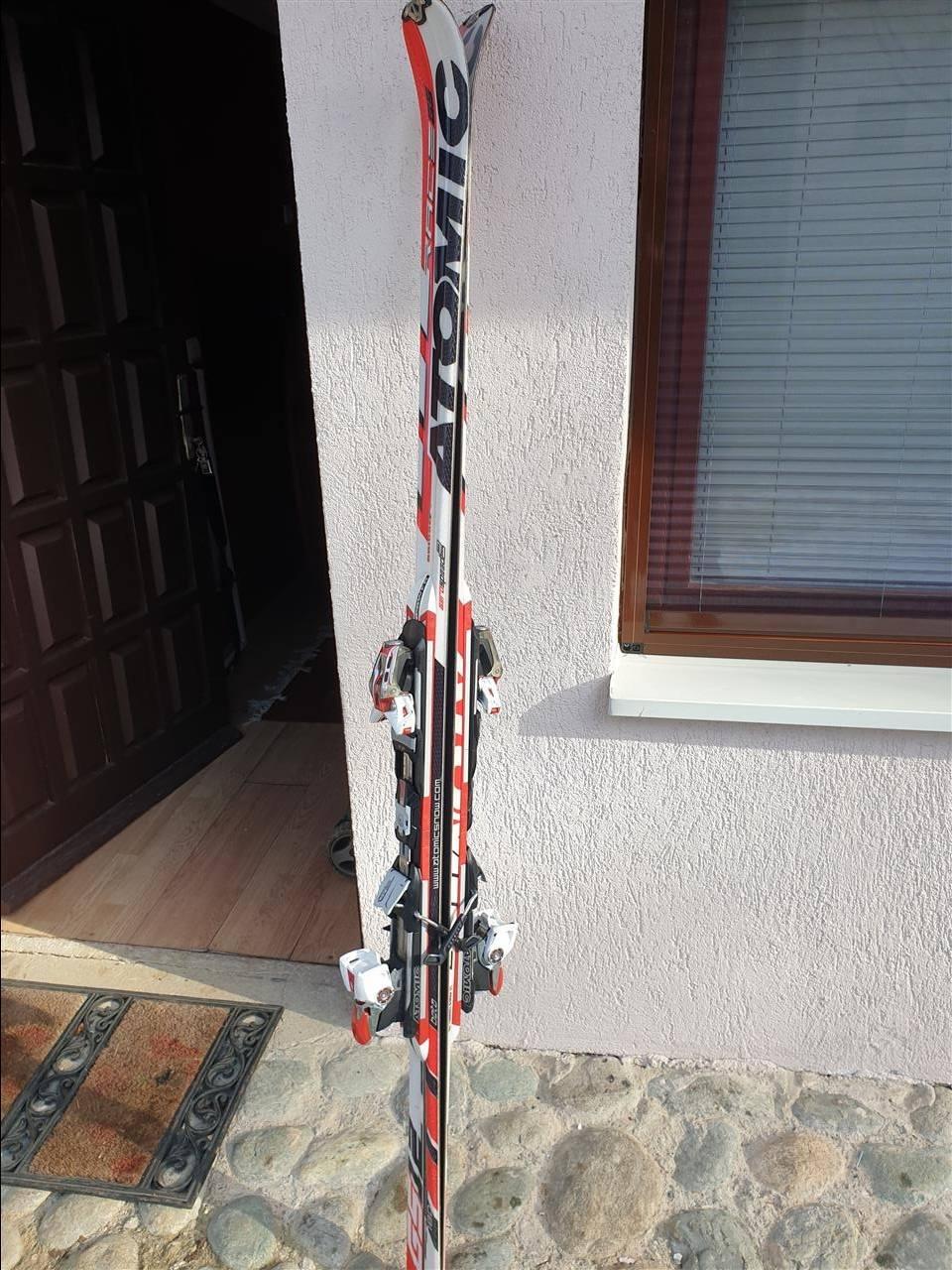 Skija
