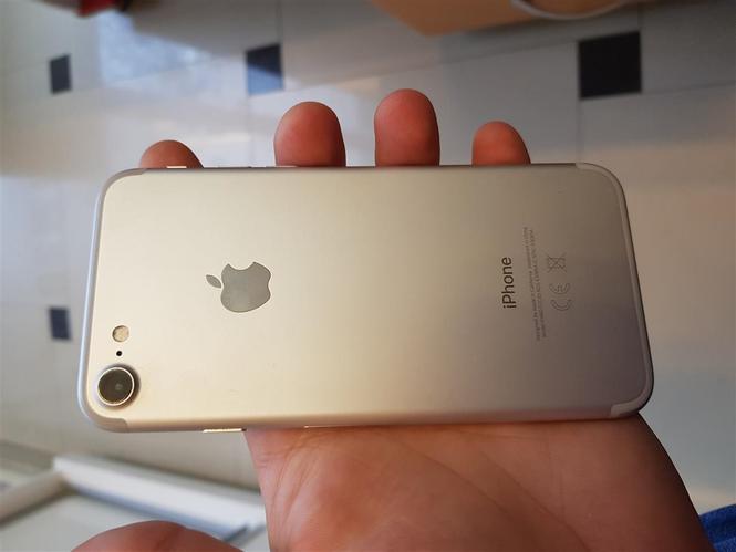 Iphone 7 (32GB)