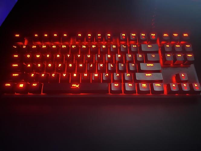 Shitet gaming setupi