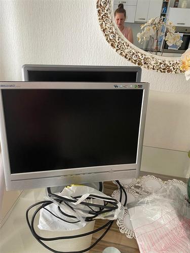 Monitor per kompjuter 