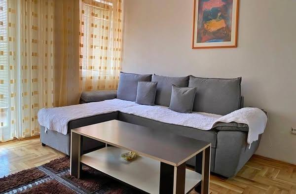 BANESË-ME-QIRA-1+1-NË-FUSHË-KOSOVË
