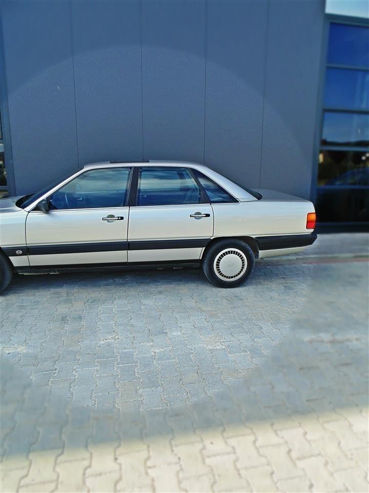 Audi-100-