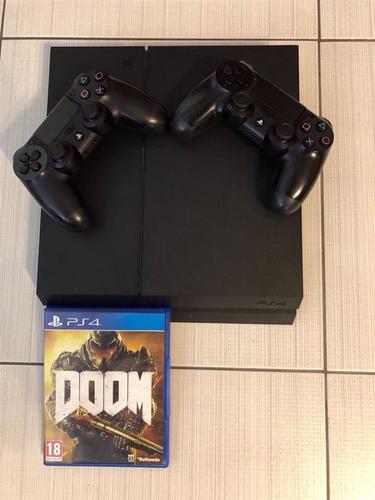 PS4 \ DOOM CD \ Fortnite \ 2 gjojstika