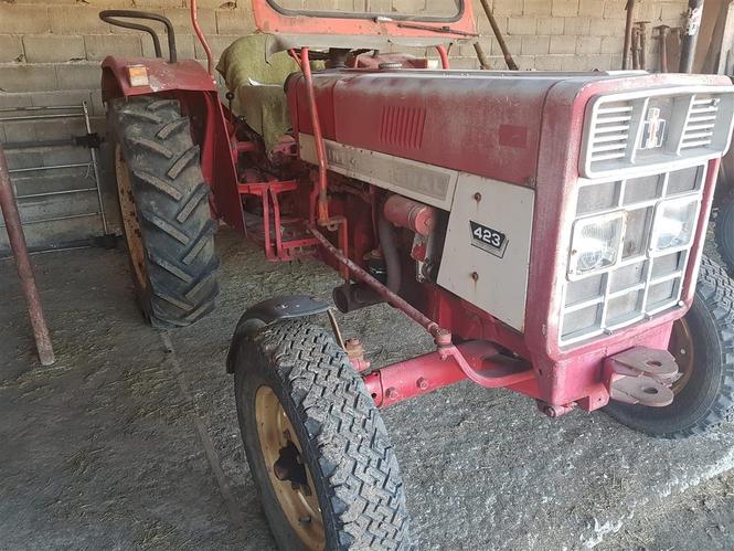 Traktor Internacional 423