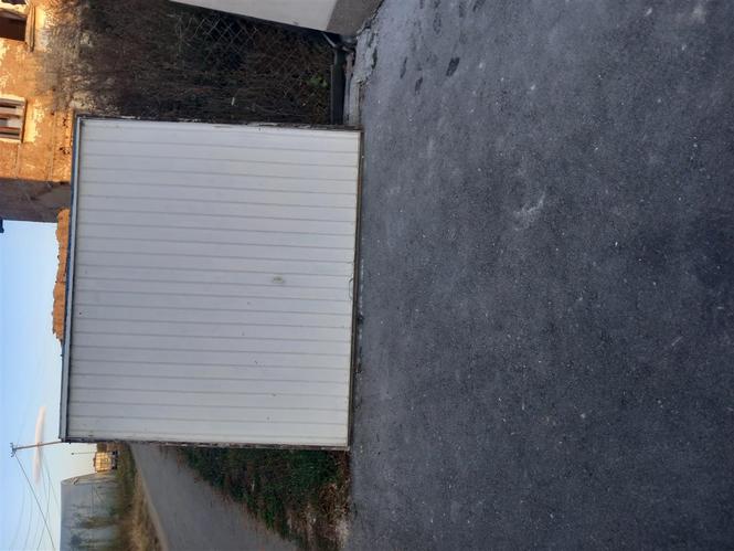 Shitet dera e garazhes