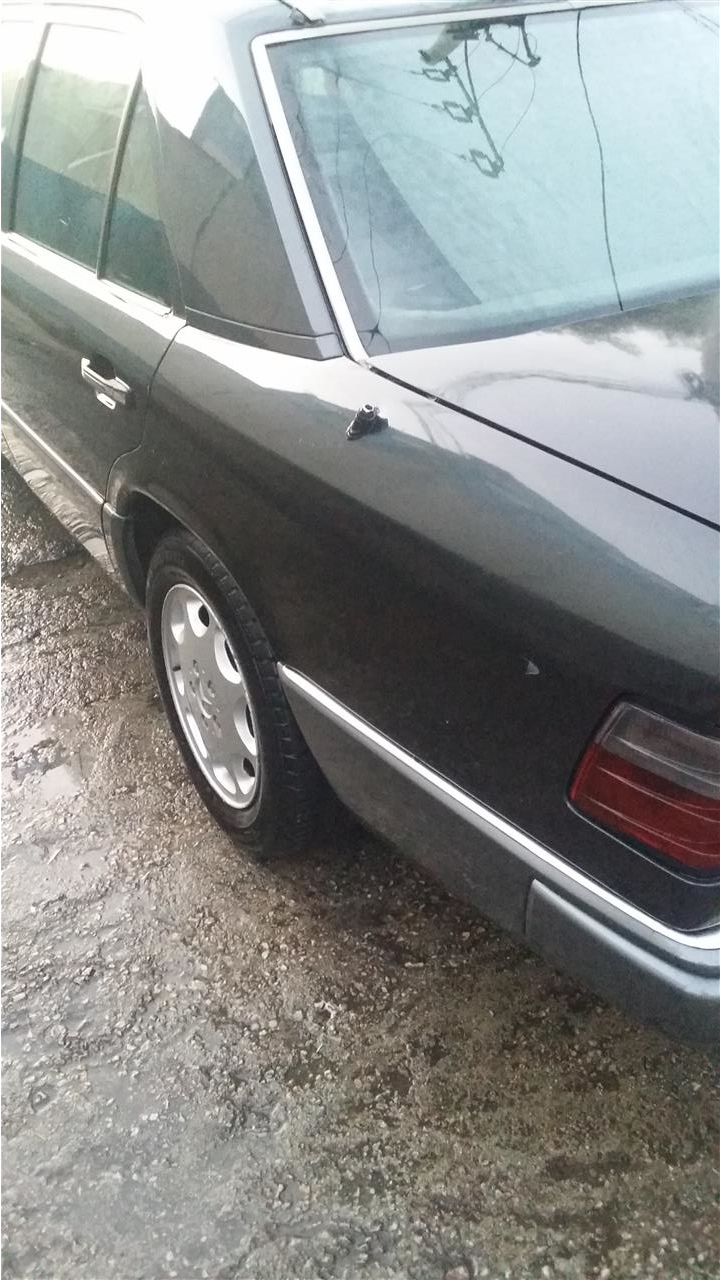 Mercedes-w124-