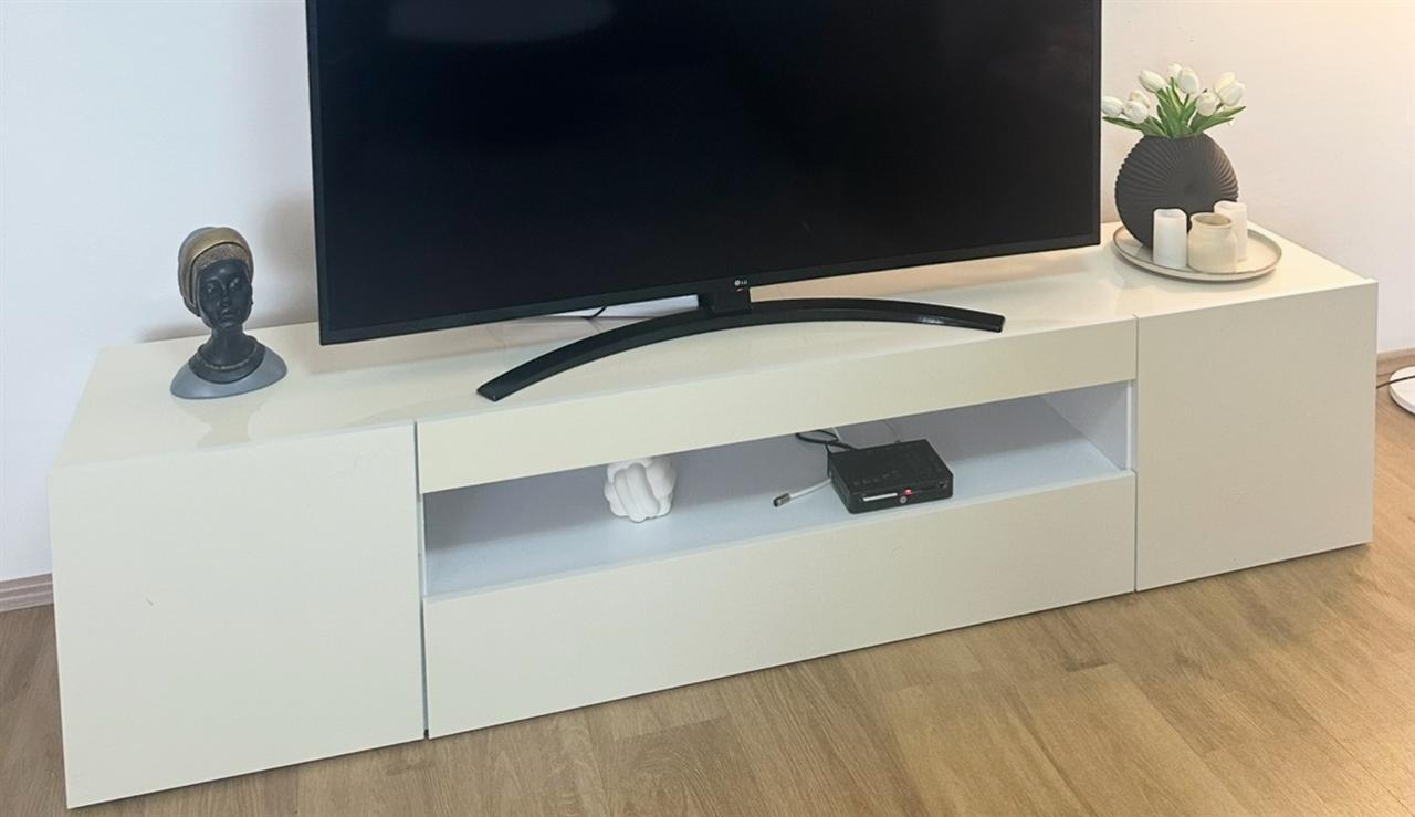 Komode-tv