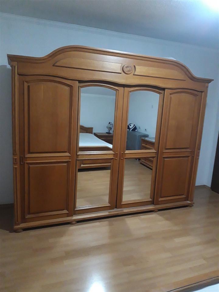 Dhome-gjume-nga-druri-massiv