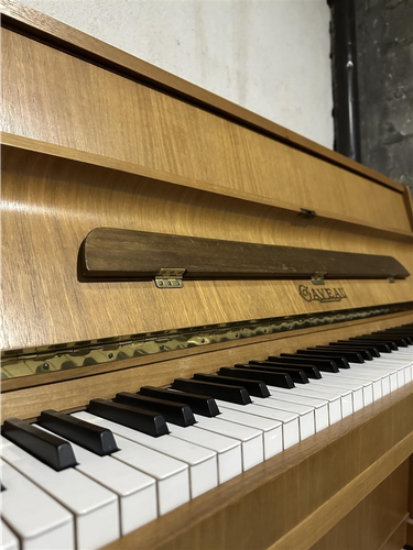 Shitet Piano