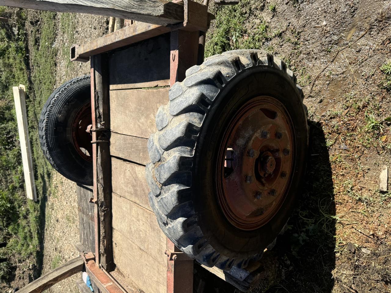 Traktor-Ram-Grebuj