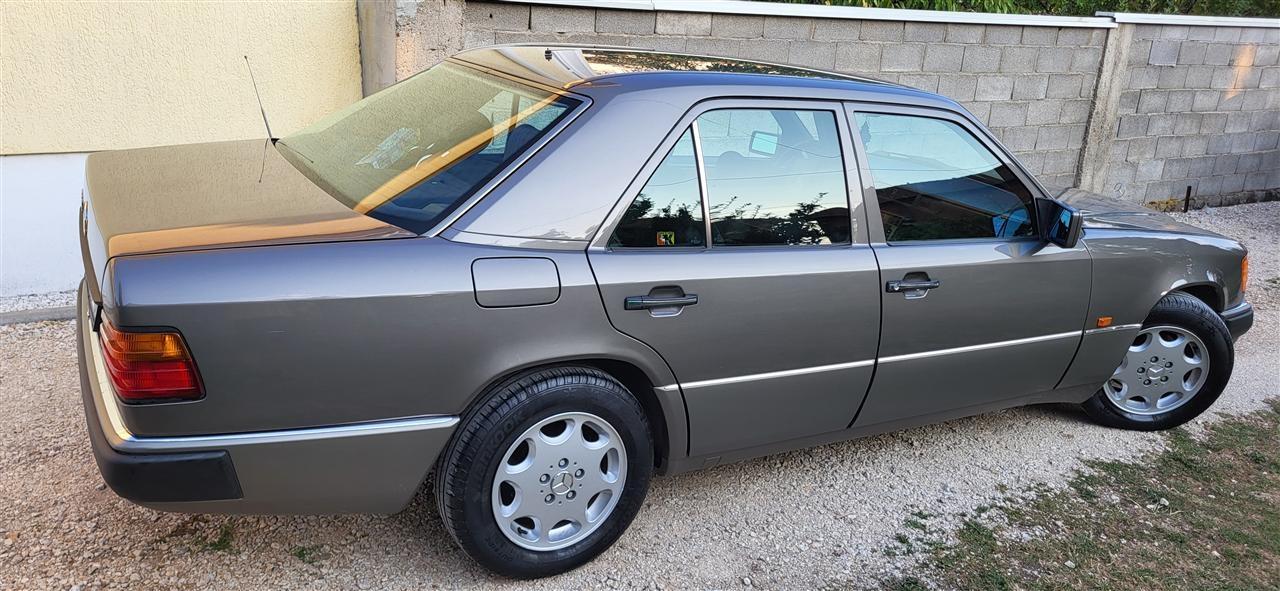 Shes-veturen-Mercedes-Benz-E200-W124-classic