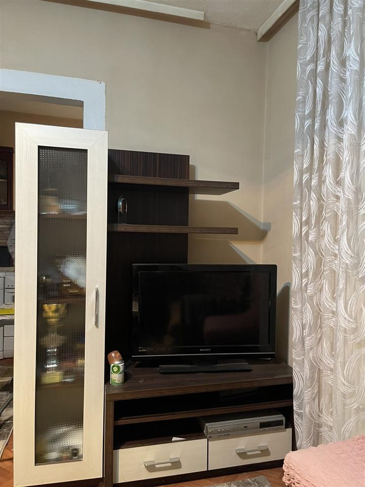 Komodë-me-TV