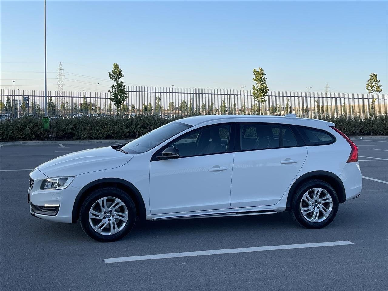VOLVO-V60-CROSS-COUNTRY-MOMENTUM-2-0-D4-AUTOMATIK