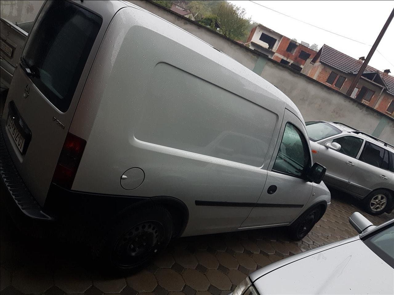 Opel-Combo--08