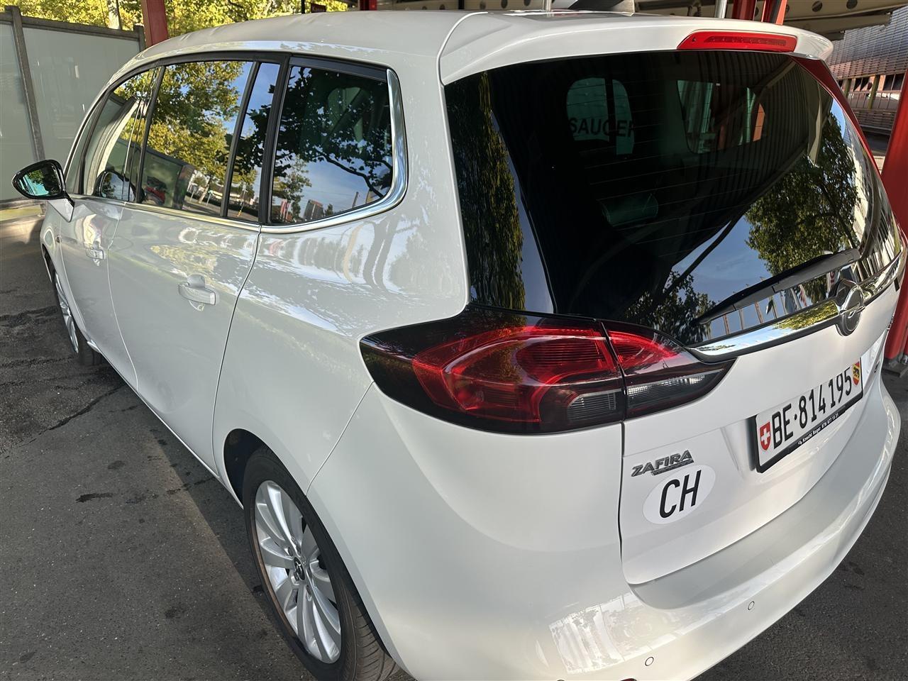 Opel-Zafira-2015-7-ulse