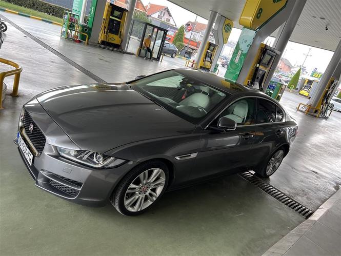 Jaguar XE 