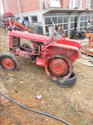 Traktor  per pjes  
