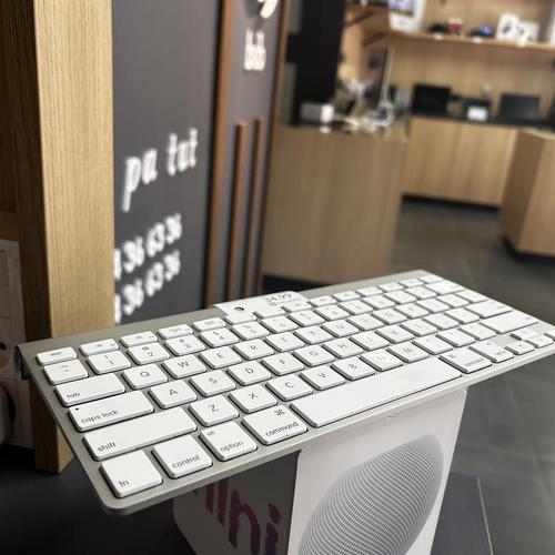 Apple Bluetooth Keyboard per Mac, PC, iPad