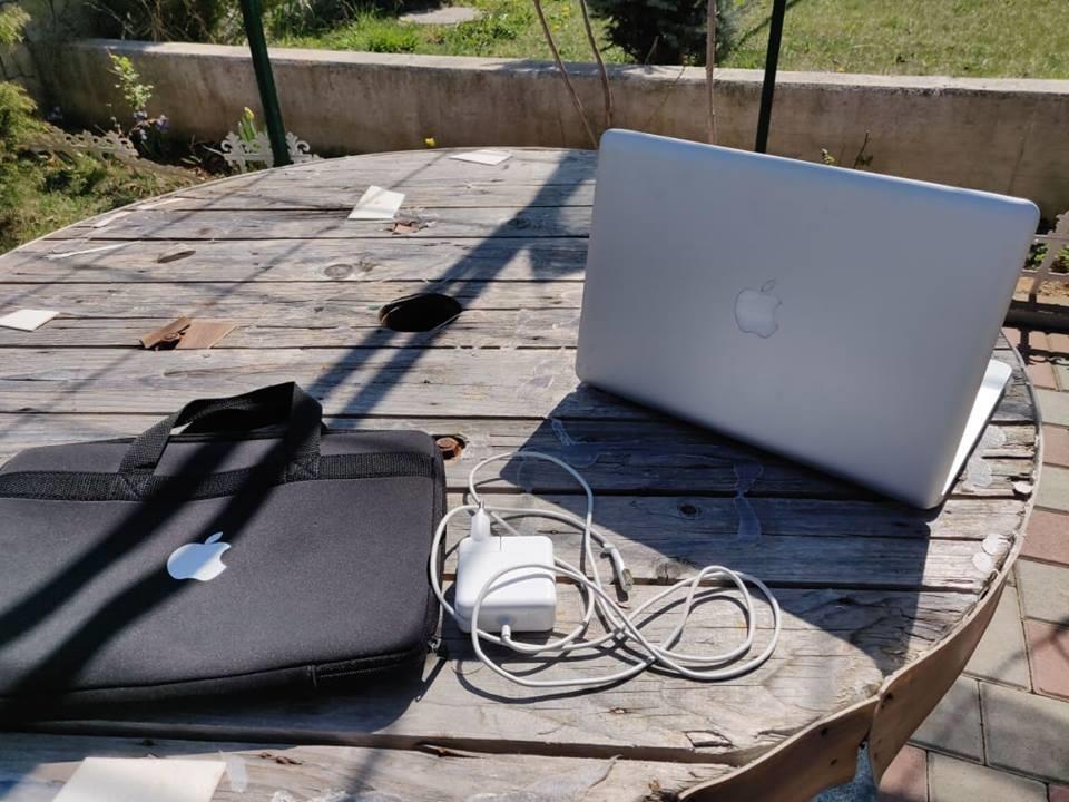 MACBOOK-