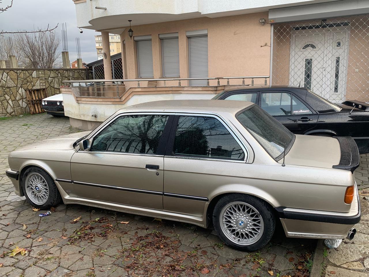E30-320i