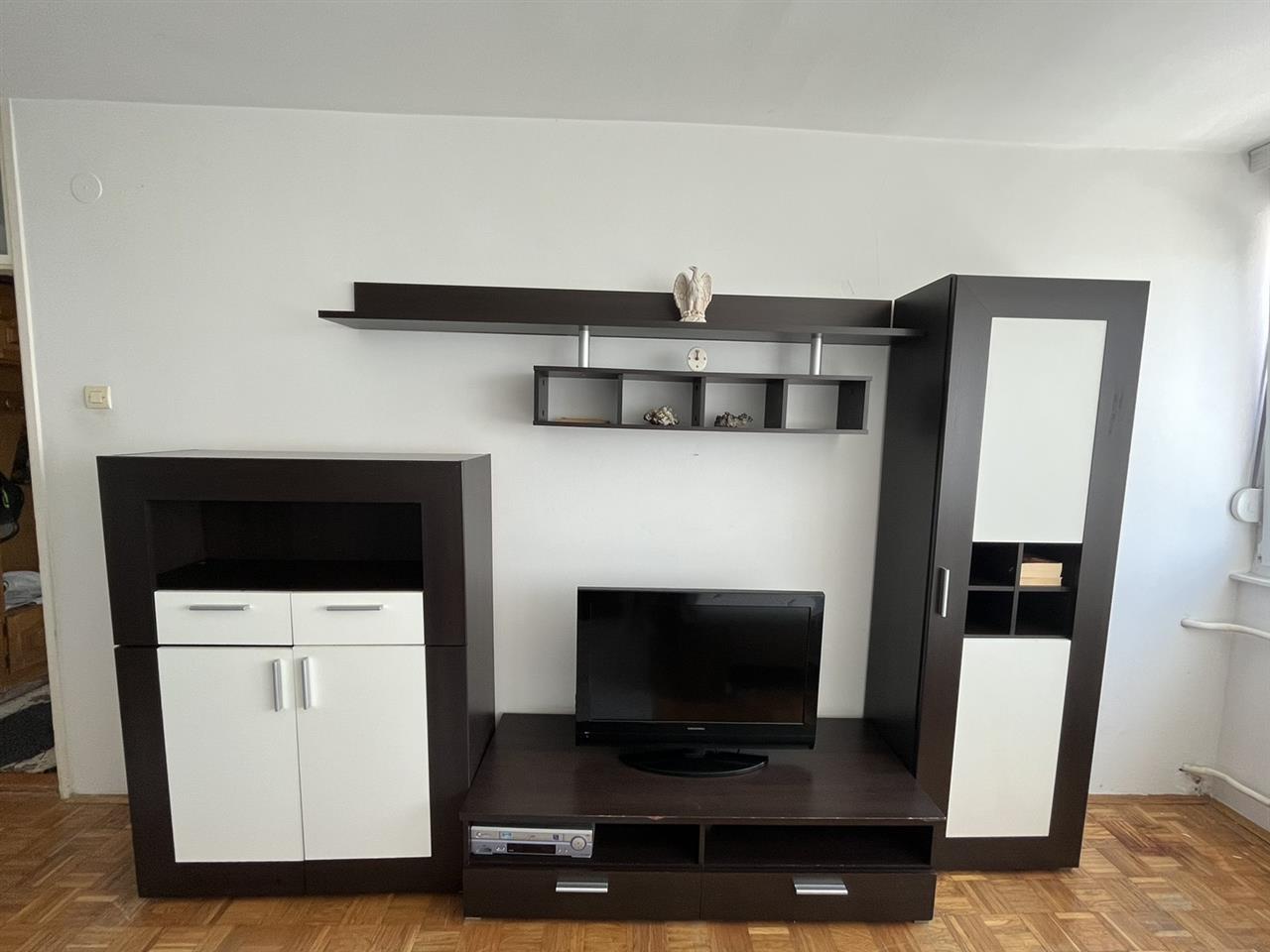 Komodine-Salloni-