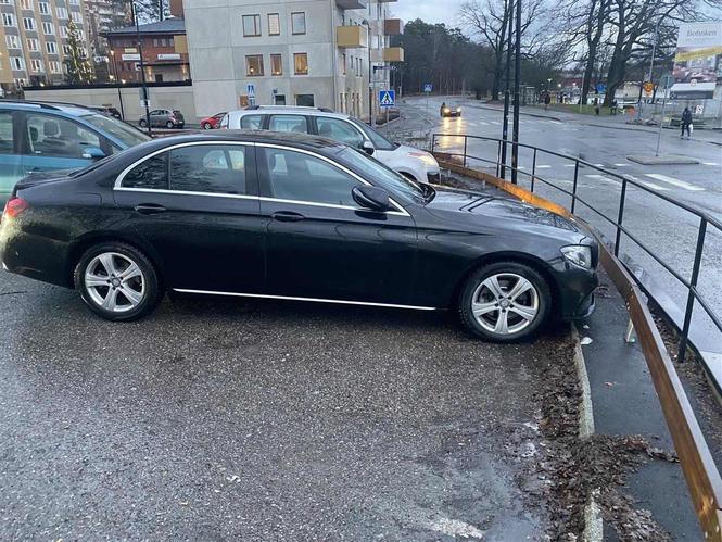 Mercedes Benz  E220 D 