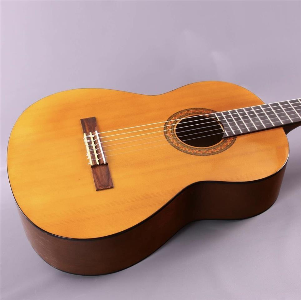 Kitare-yamaha-