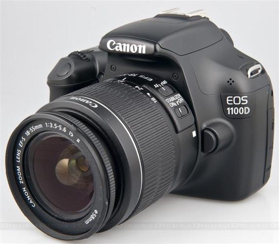 Canon D 1100 