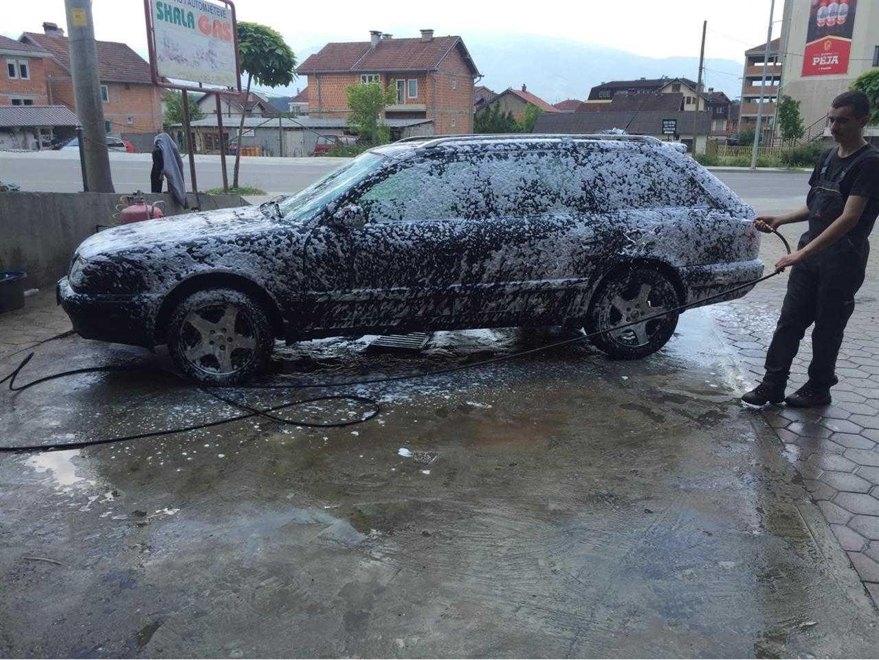 Audi-C4---100