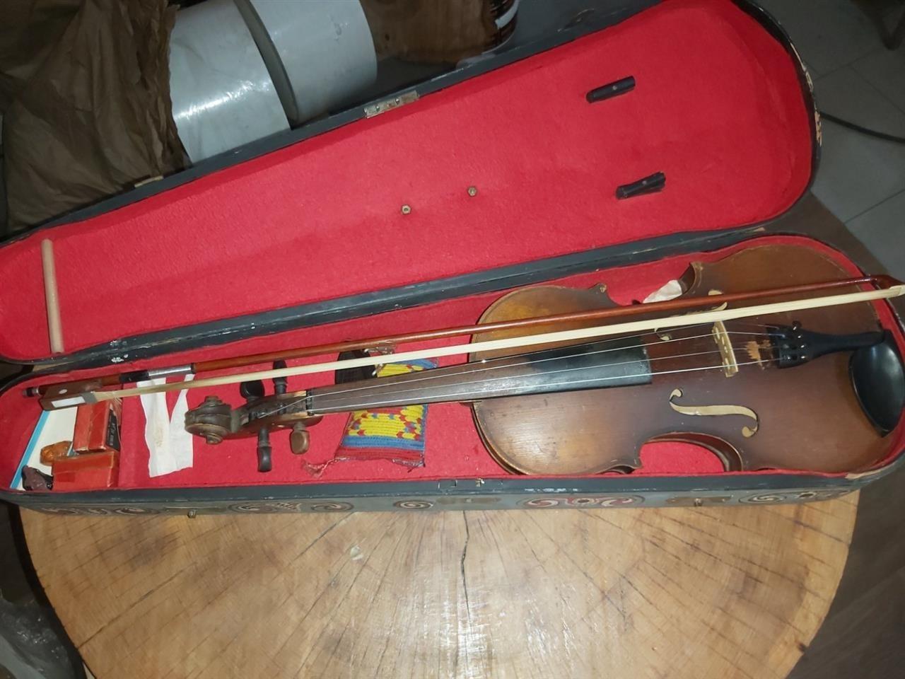 Shitet-violina-antike-