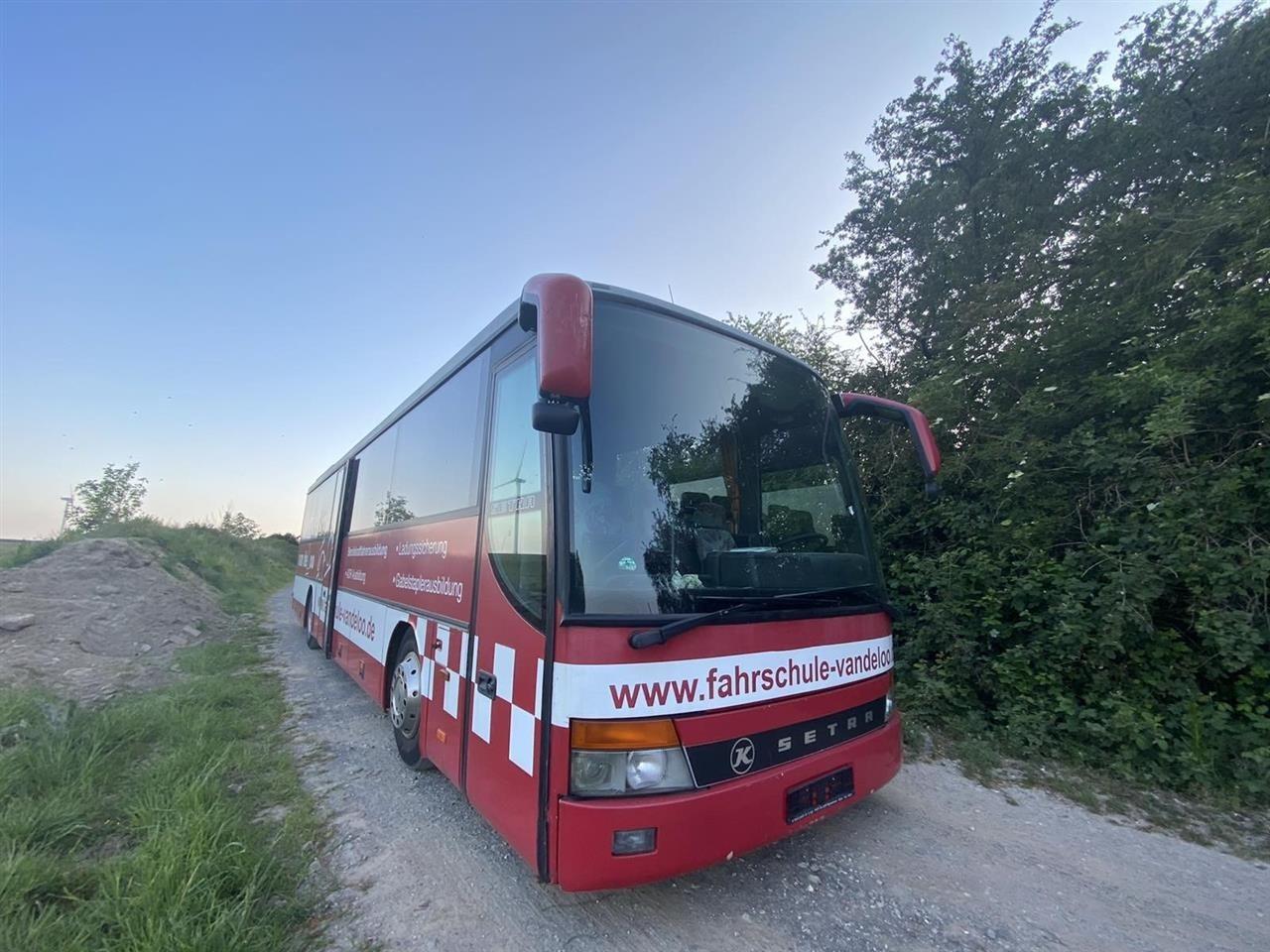 Autobus-Setra-315-Gt