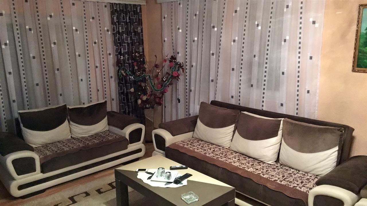 Komod-dhe-set-kauqa