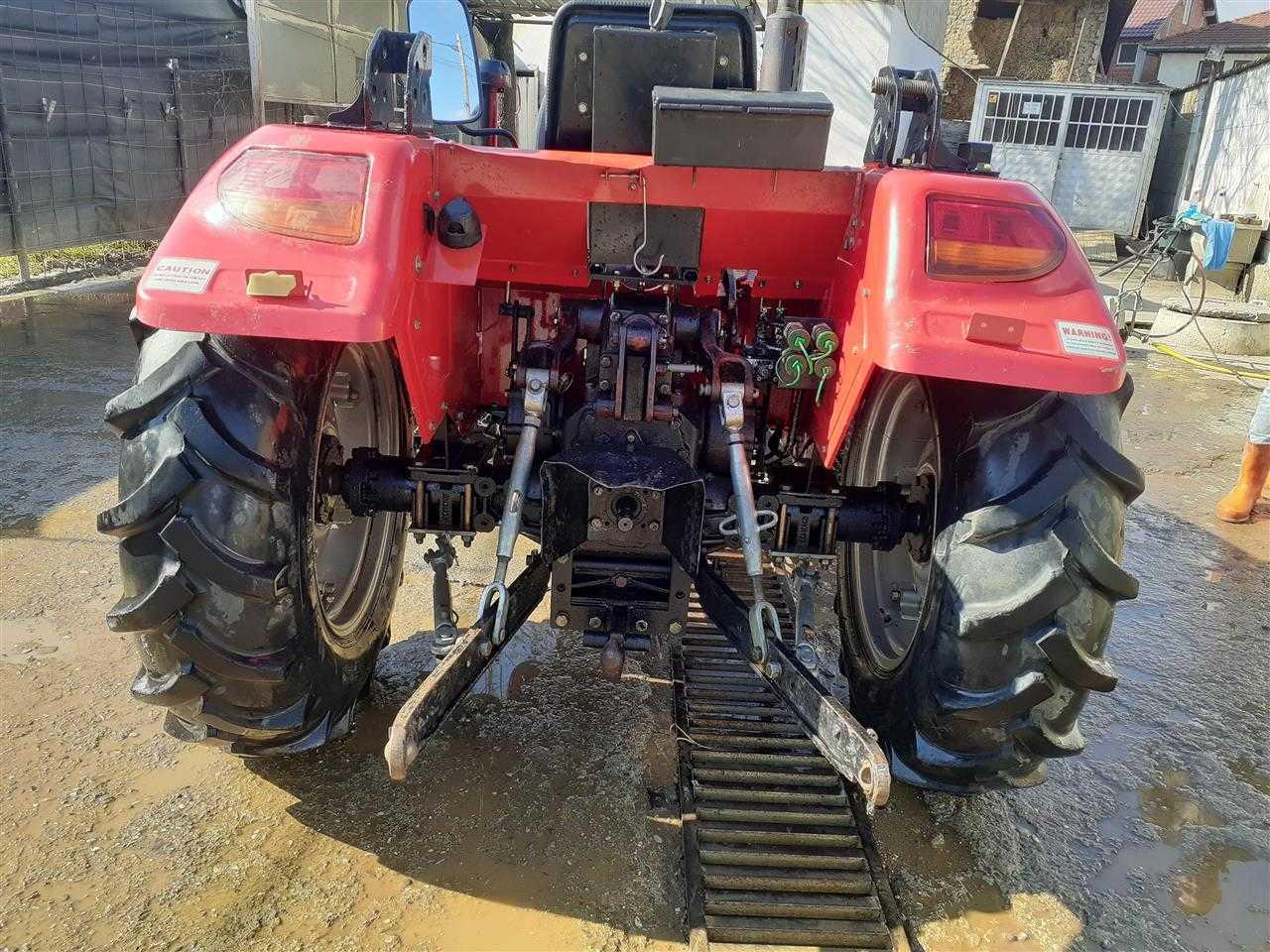 Traktor-imt-