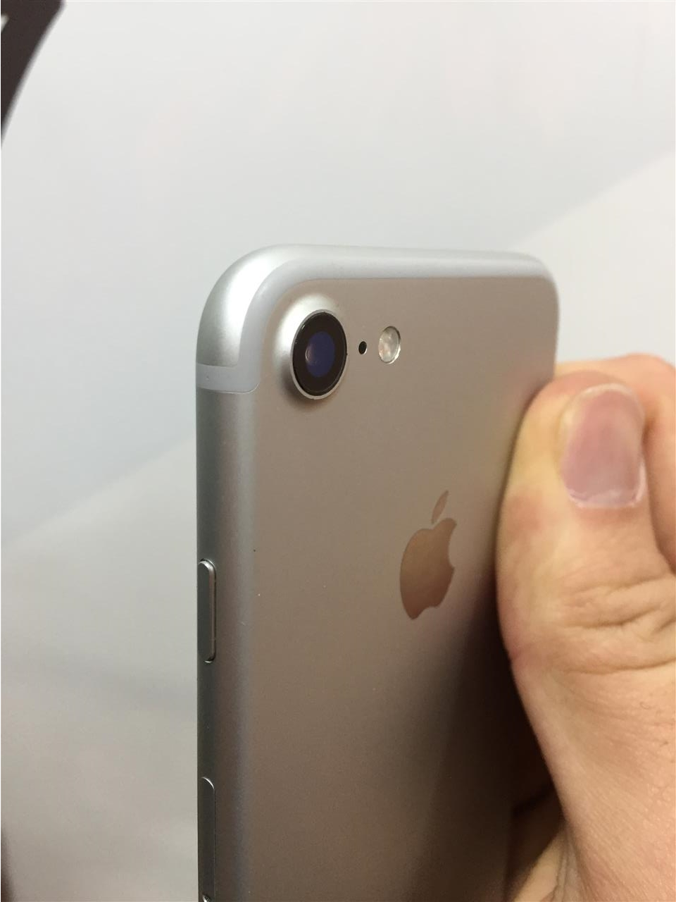 iphone-7-CE-310-