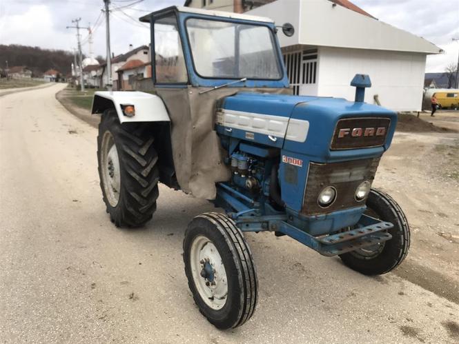 Traktor Ford 