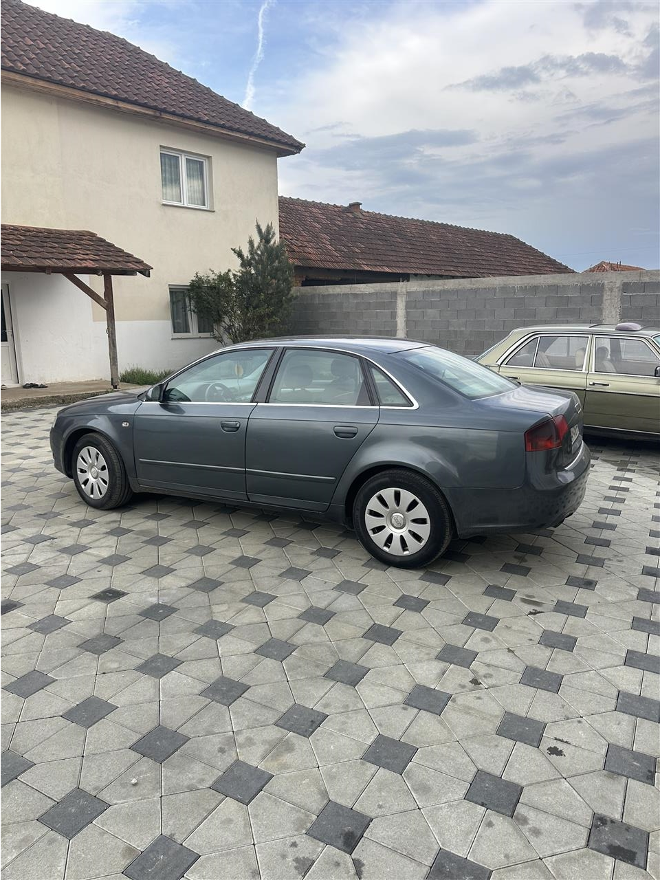 Audi-A4