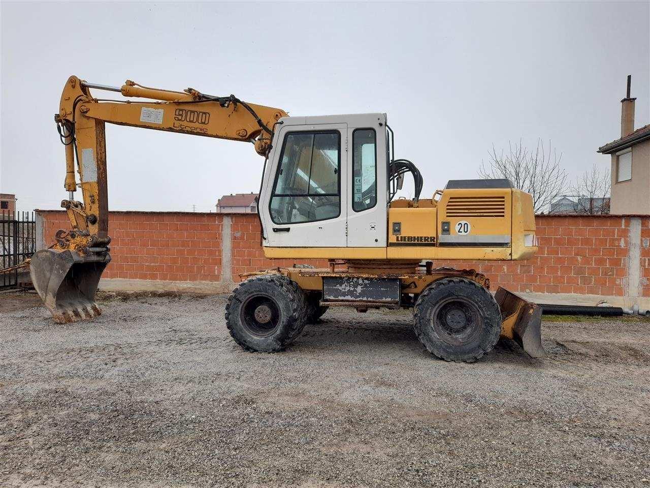 -Liebherr-900-