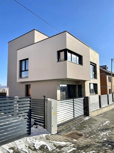 SHTEPIA NE SHITJE NE VETERRNIK MRAPA GORENJES 225m2