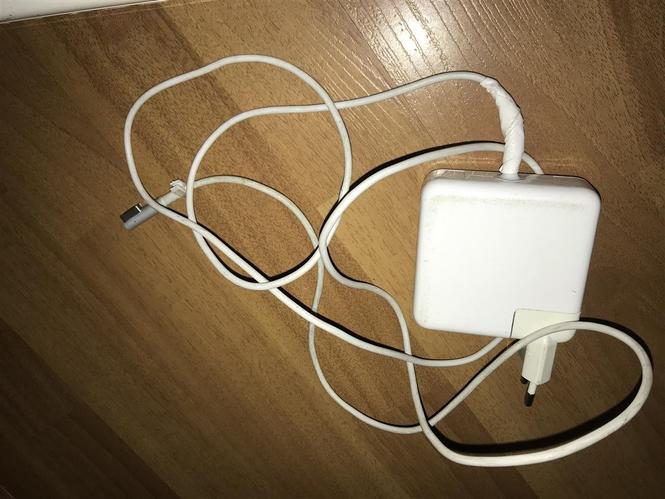 MacBook adaper