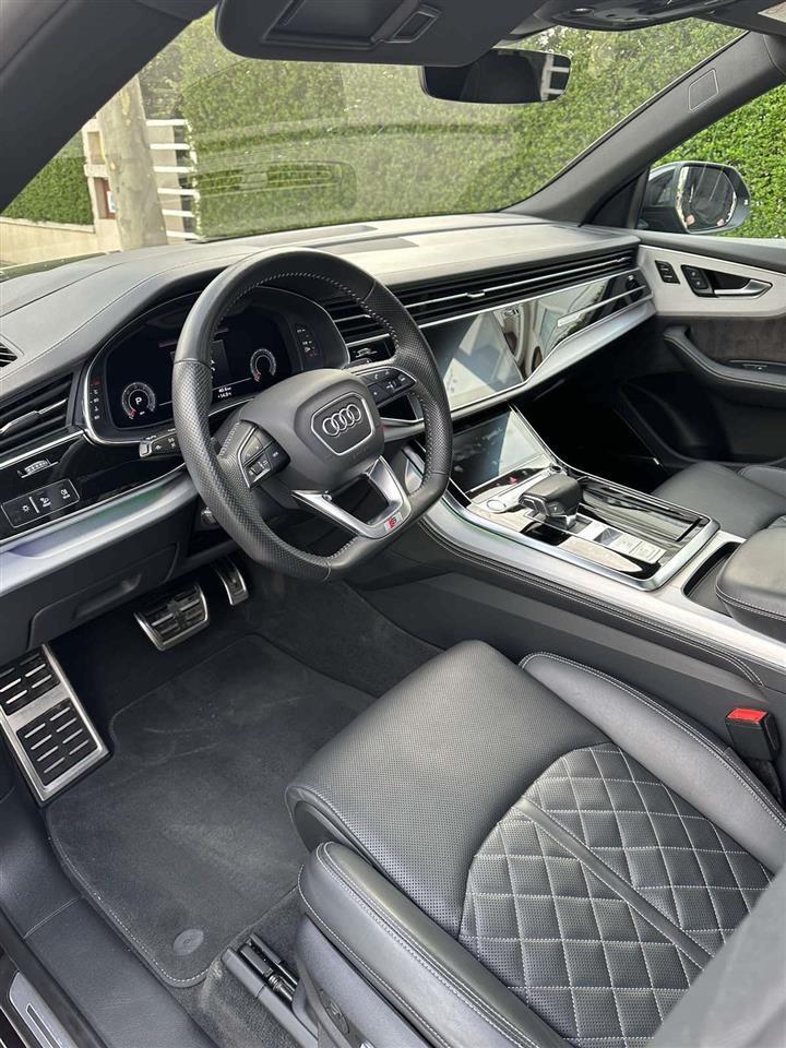 AUDI-Q8