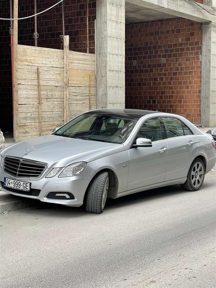 Mercedes-E220