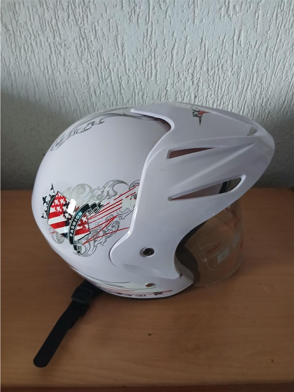 Shiten-helmeta-model-te-rej