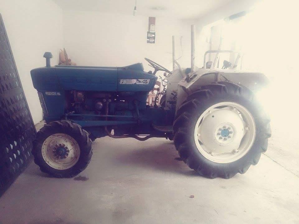 Traktor-ford-2000