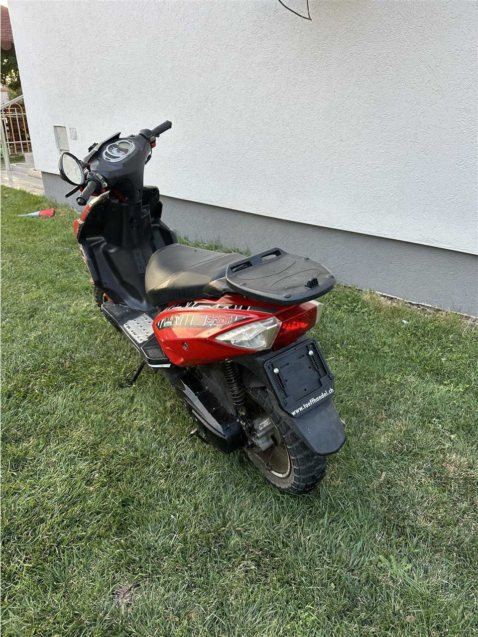 Skuter-2016-50cc-nga-zvicra-doganën-e-pagume-perfekt