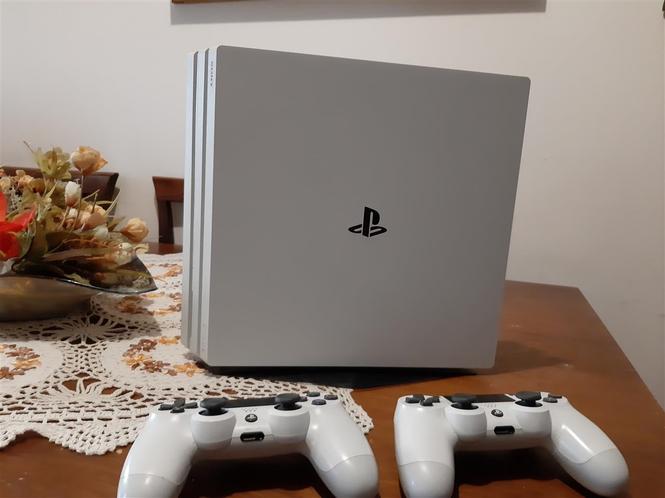 PS4 PRO WHITE