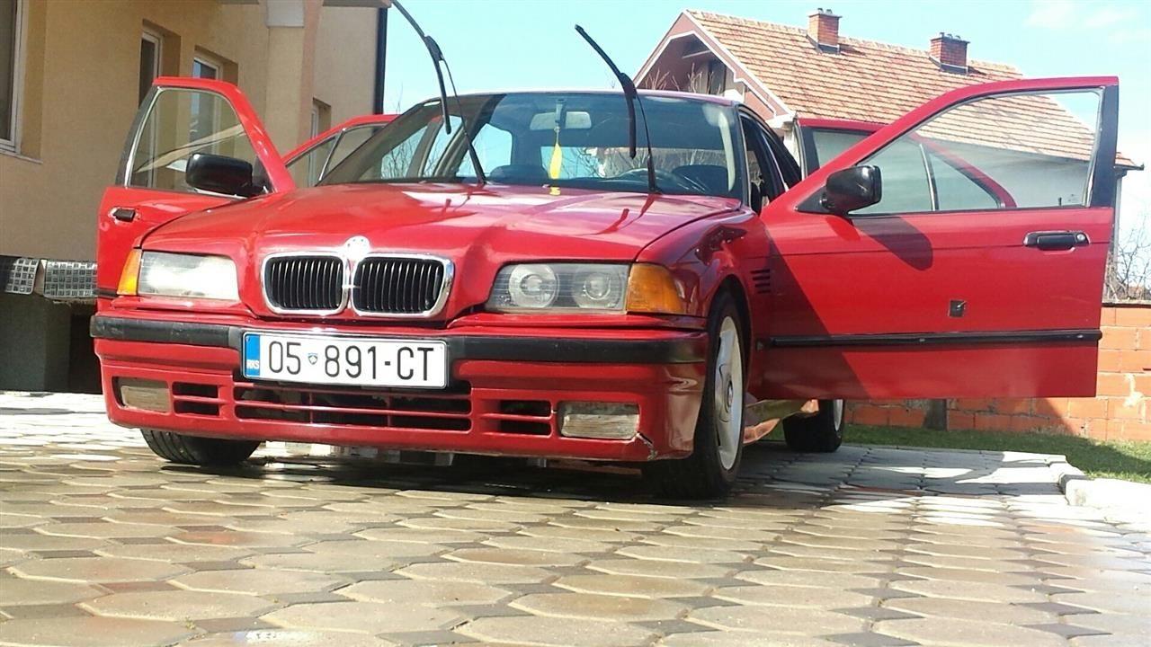 BMW-318I