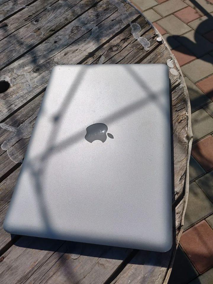MACBOOK-