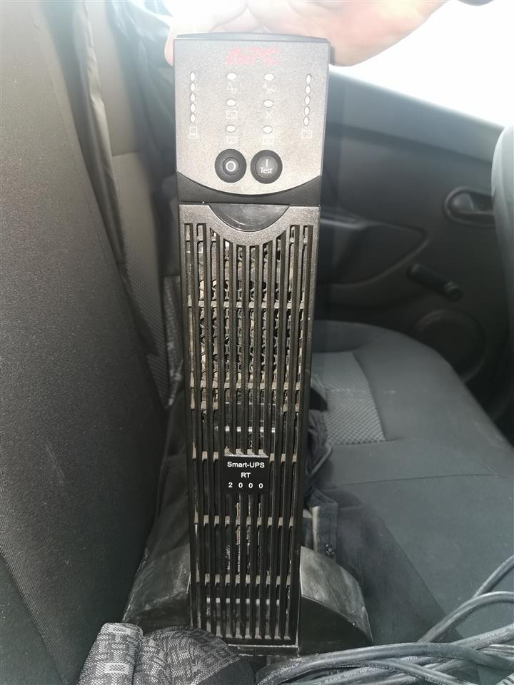 Apc-ups-2000-vatt